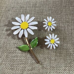 Vintage Daisy Flower Brooch and Earrings Set - White and Yellow